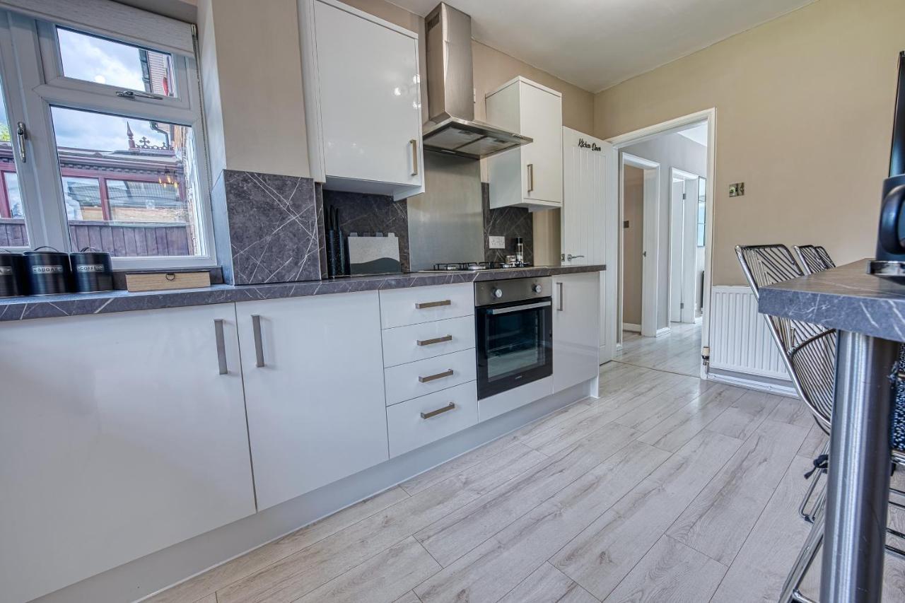 Elegant 5 Bed House - Sleeps 9, Central Solihull, Nec, Jlr, Hs2, Resorts World, Airport Business And Leisure Stays, Εξωτερικό φωτογραφία